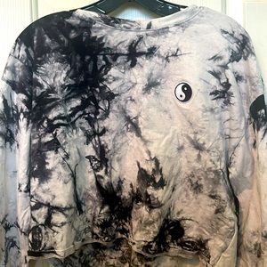All In Favor Cropped Tye Dye Long Sleeve T-shirt - Size XL